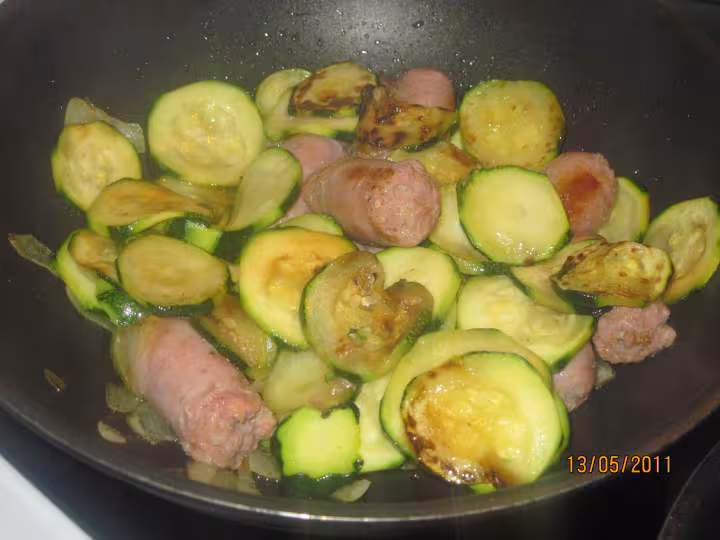 Saucisses de toulouse aux legumes et basilic