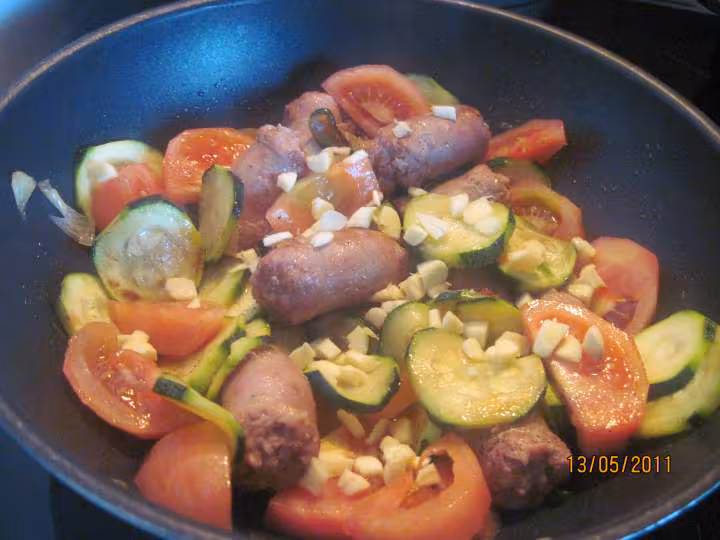 Saucisses de toulouse aux legumes et basilic