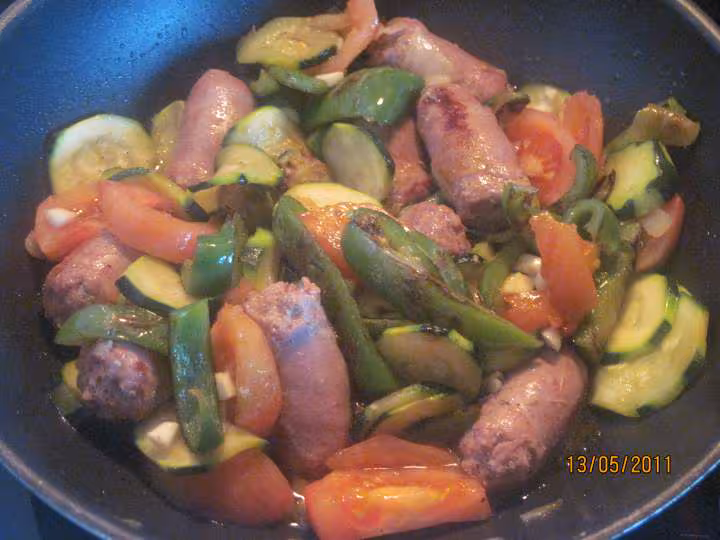 Saucisses de toulouse aux legumes et basilic
