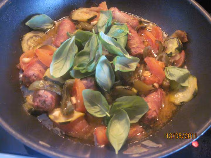 Saucisses de toulouse aux legumes et basilic