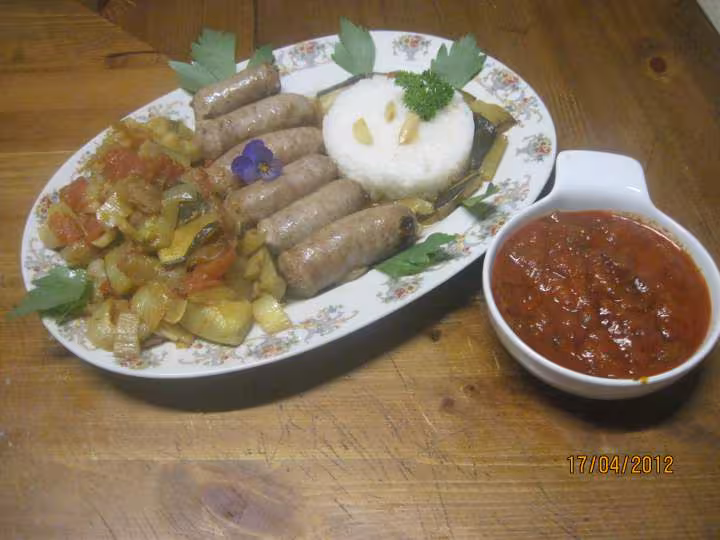 Saucisses de toulouse aux legumes sauce rougail