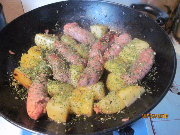 Saucisses de toulouse aux p de terre en sauce