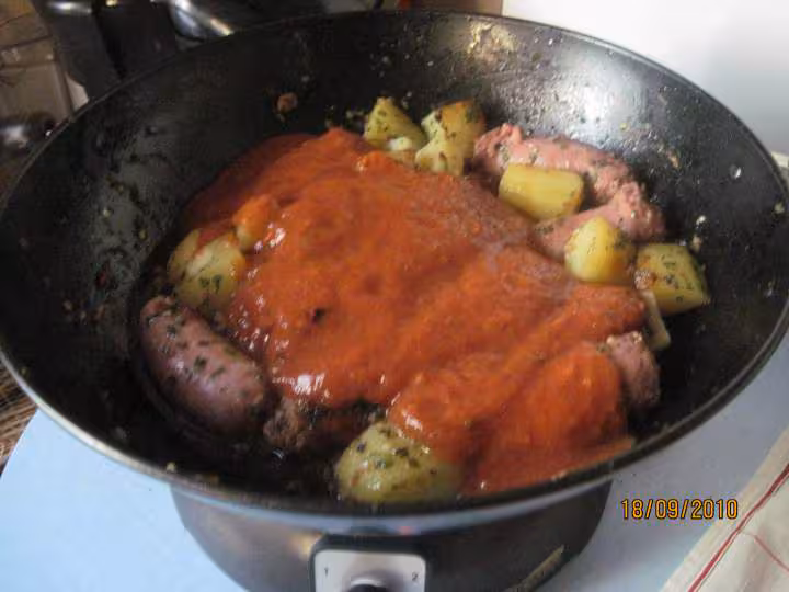Saucisses de toulouse aux p de terre en sauce
