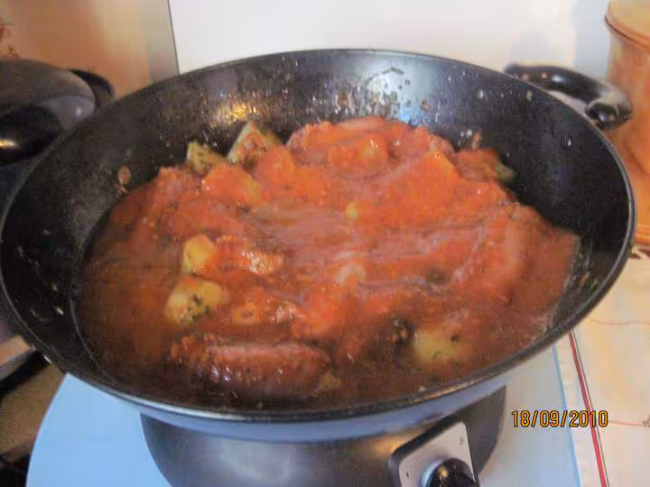 Saucisses de toulouse aux p de terre en sauce