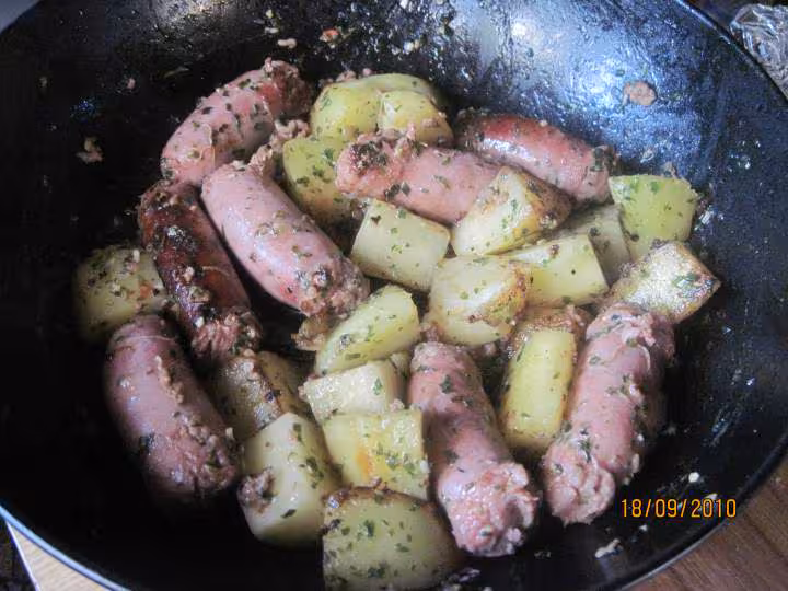 Saucisses de toulouse aux p de terre en sauce