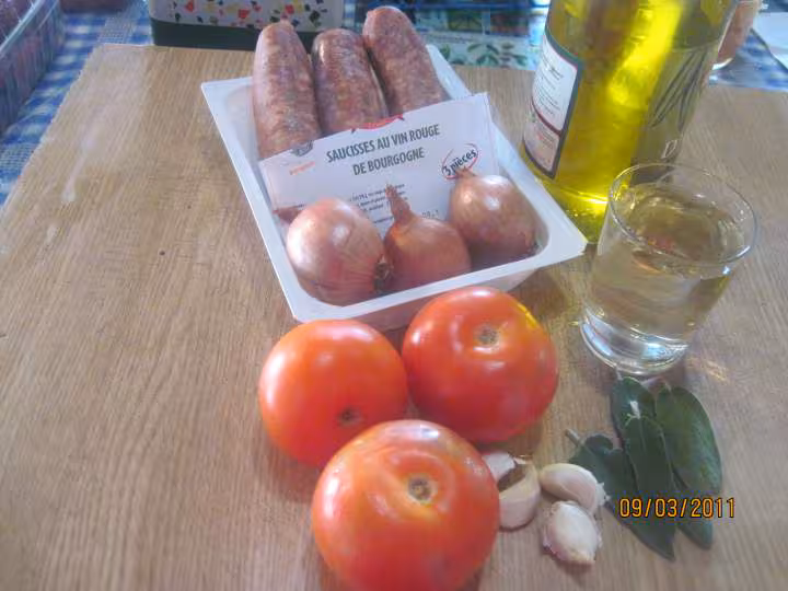 Saucisses de vin rouge de bourgogne au tagliatelle