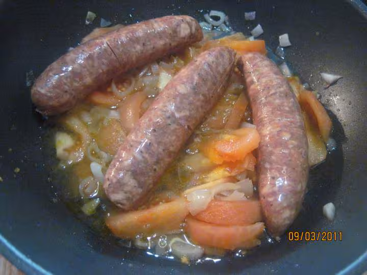 Saucisses de vin rouge de bourgogne au tagliatelle