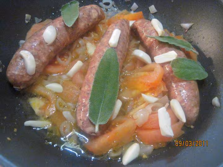 Saucisses de vin rouge de bourgogne au tagliatelle