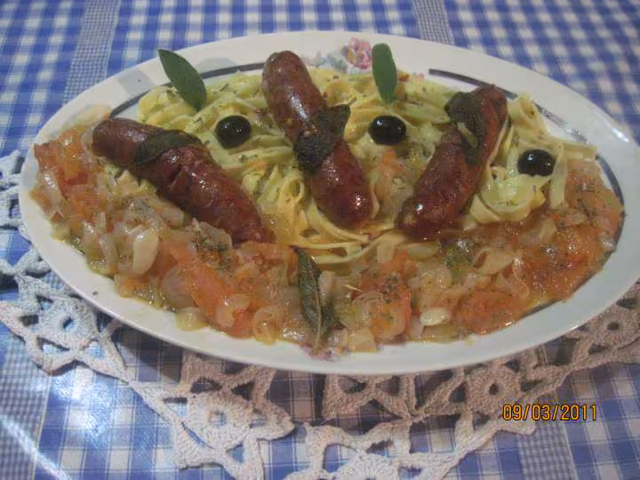 Saucisses de vin rouge de bourgogne au tagliatelle