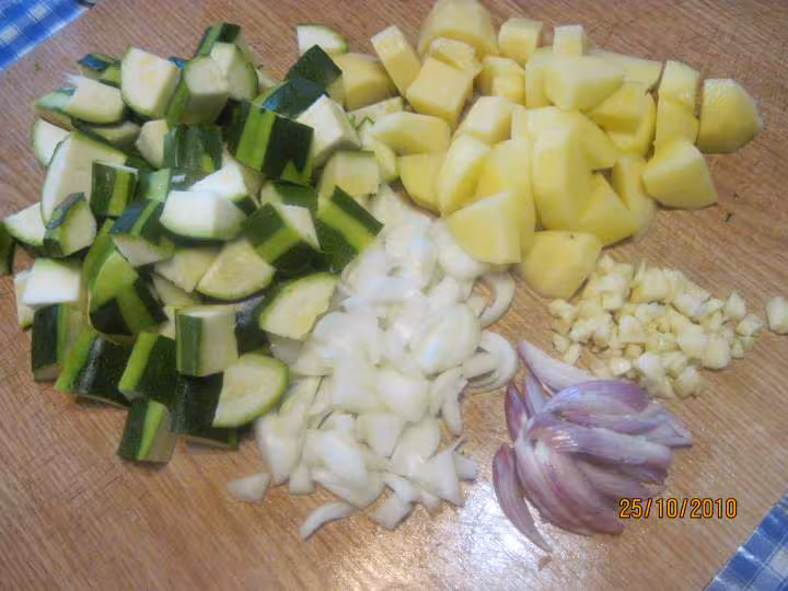 Saucisses fumees aux courgettes et pommes de terre