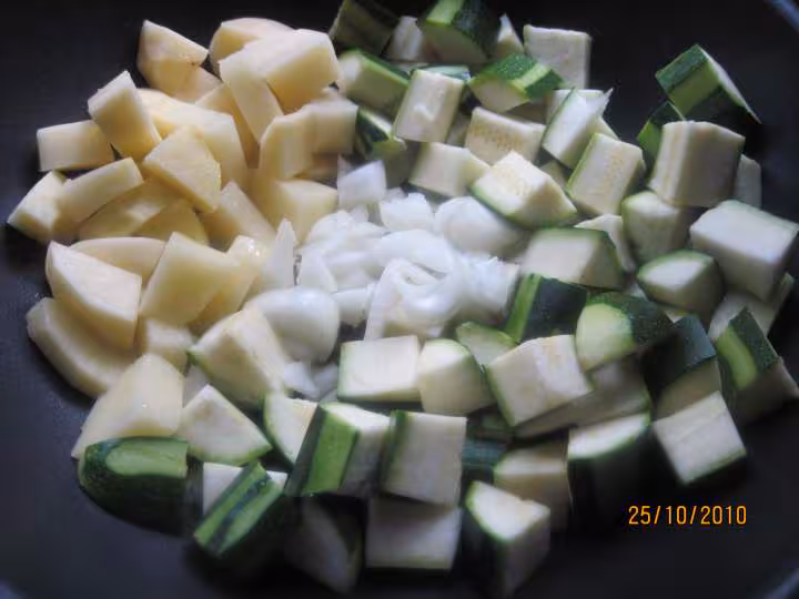 Saucisses fumees aux courgettes et pommes de terre