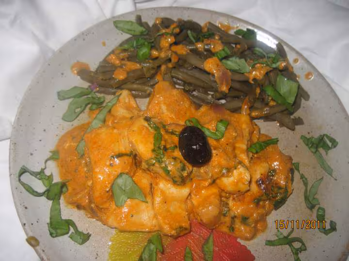 Saute de blancs de poulet a la creme sauce basilic