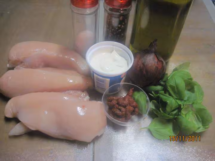 Saute de blancs de poulet a la creme sauce basilic