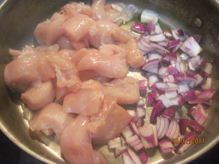 Saute de blancs de poulet a la creme sauce basilic
