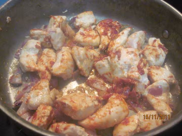 Saute de blancs de poulet a la creme sauce basilic