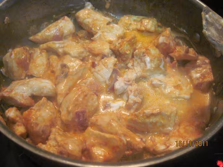 Saute de blancs de poulet a la creme sauce basilic