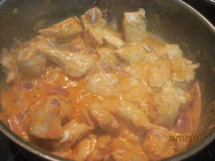 Saute de blancs de poulet a la creme sauce basilic