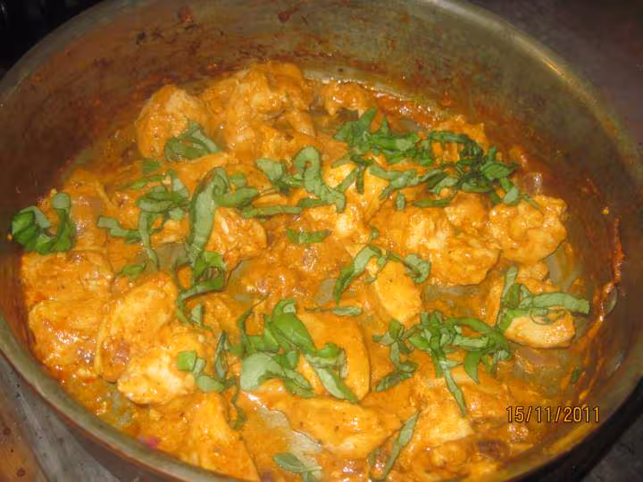 Saute de blancs de poulet a la creme sauce basilic