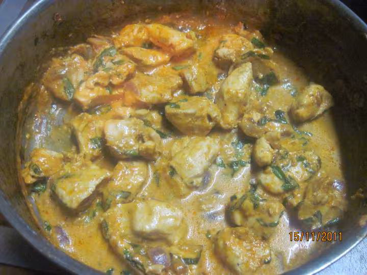 Saute de blancs de poulet a la creme sauce basilic