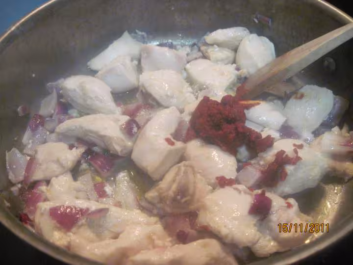 Saute de blancs de poulet a la creme sauce basilic