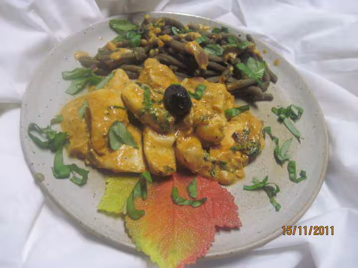 Saute de blancs de poulet a la creme sauce basilic