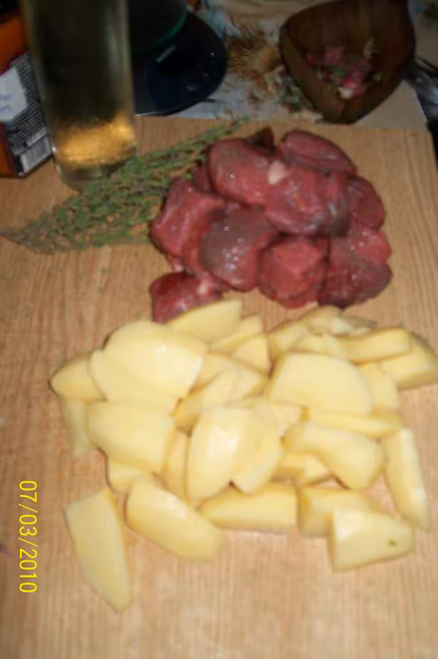 Saute de boeuf au p de terre en sauce