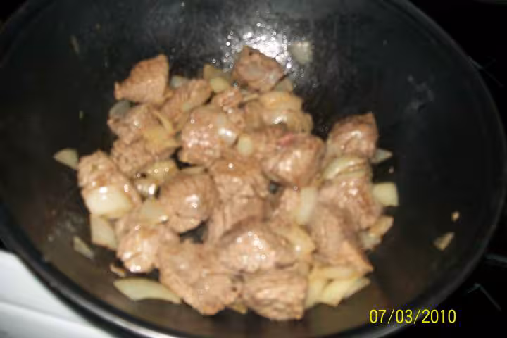 Saute de boeuf au p de terre en sauce