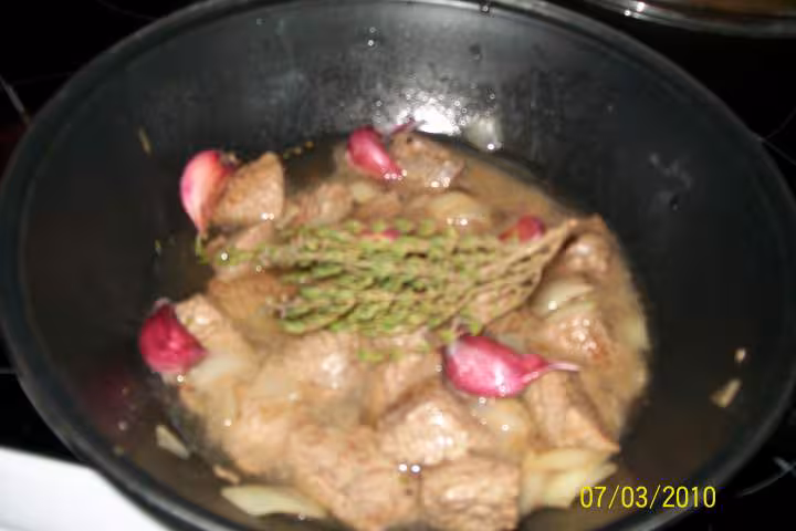 Saute de boeuf au p de terre en sauce