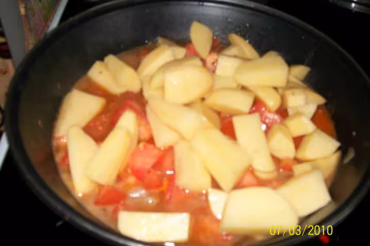 Saute de boeuf au p de terre en sauce