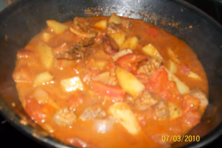 Saute de boeuf au p de terre en sauce
