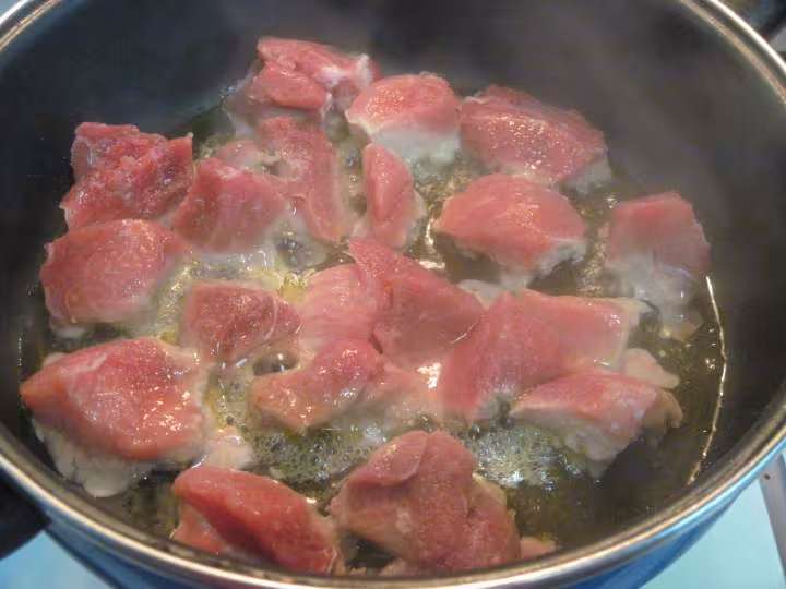 Saute de porc a la sauce tomate