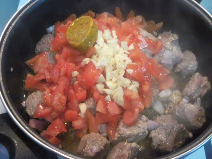 Saute de porc a la sauce tomate