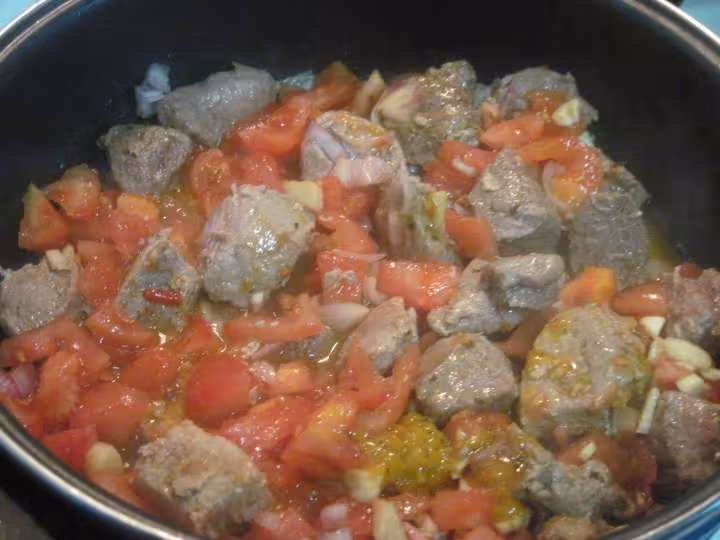 Saute de porc a la sauce tomate