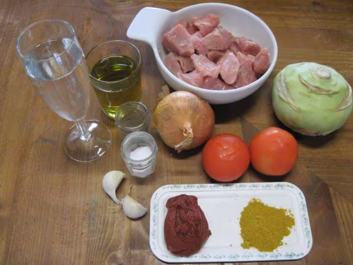 Saute de porc au chou rave en sauce