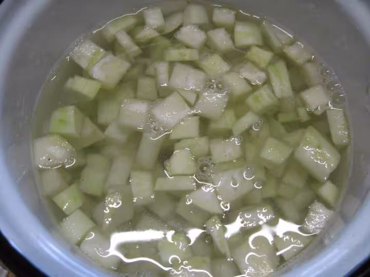 Saute de porc au chou rave en sauce