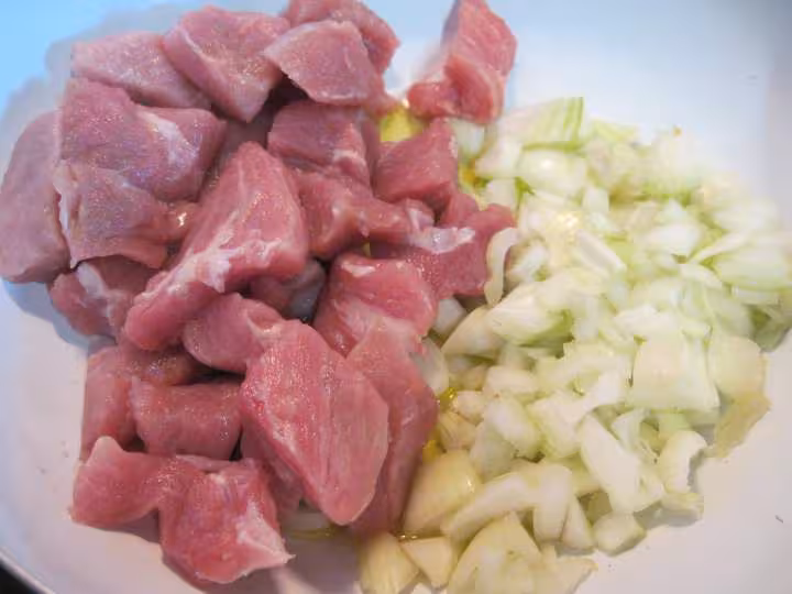 Saute de porc au chou rave en sauce