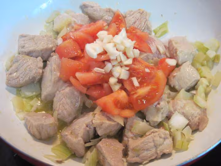 Saute de porc au chou rave en sauce