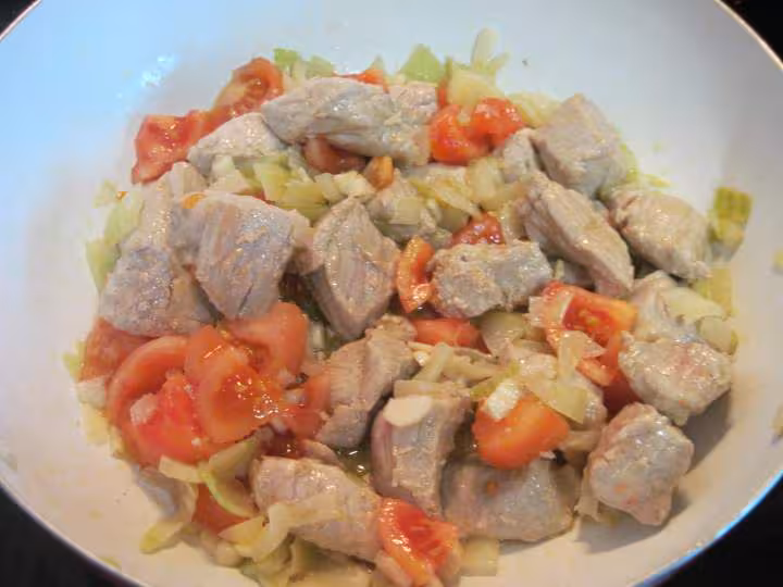 Saute de porc au chou rave en sauce