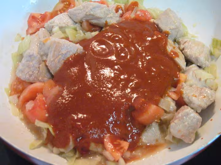 Saute de porc au chou rave en sauce