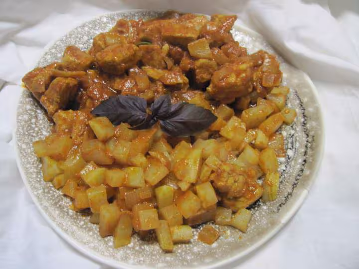 Saute de porc au chou rave en sauce
