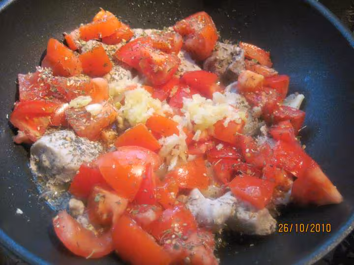 Saute de porc au riz en sauce tomates au vin