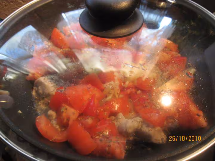 Saute de porc au riz en sauce tomates au vin