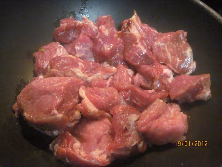 Saute de porc au trio de poivrons en sauce de vin
