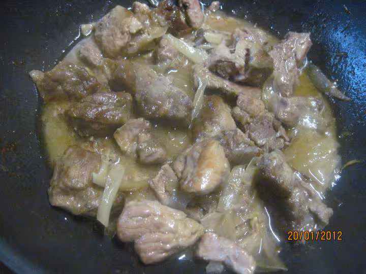 Saute de porc au trio de poivrons en sauce de vin