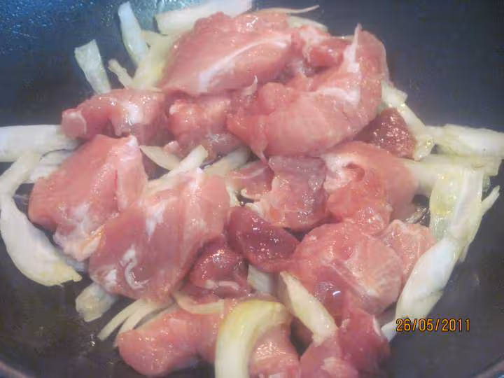 Saute de porc aux carottes meli melo en sauce