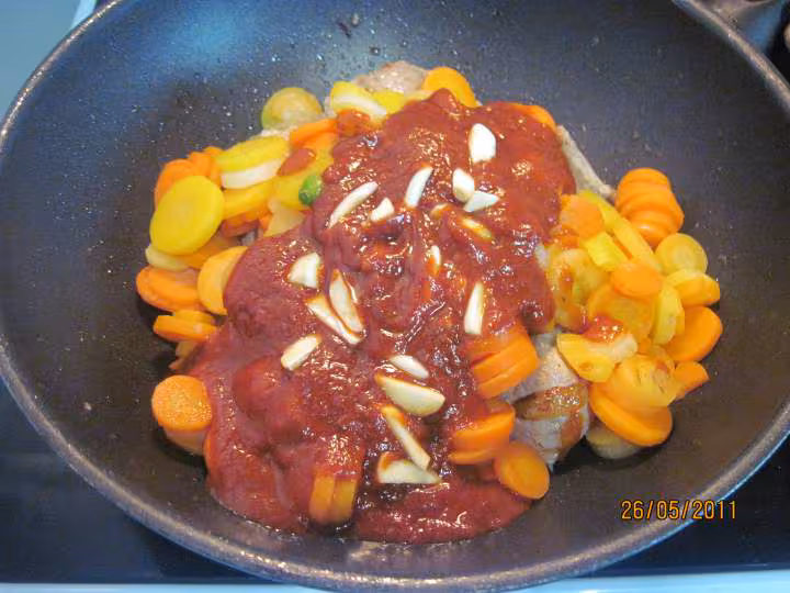 Saute de porc aux carottes meli melo en sauce