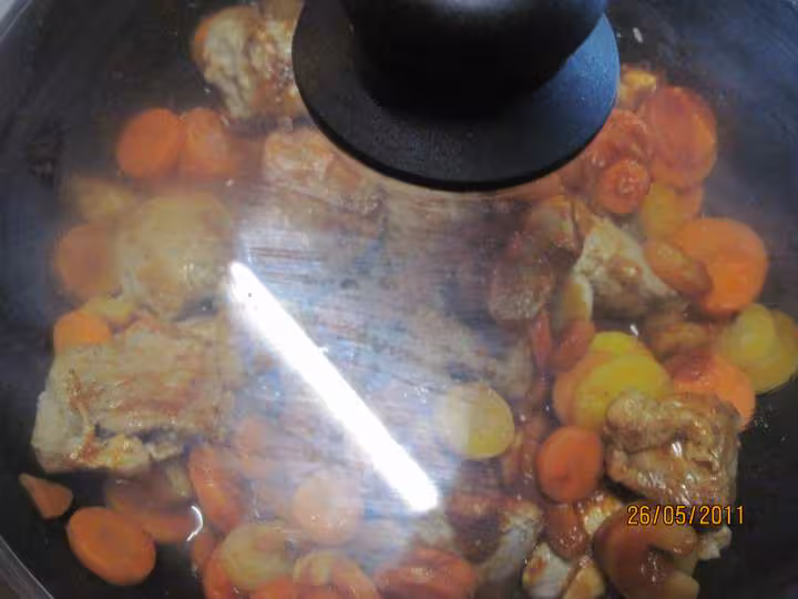 Saute de porc aux carottes meli melo en sauce