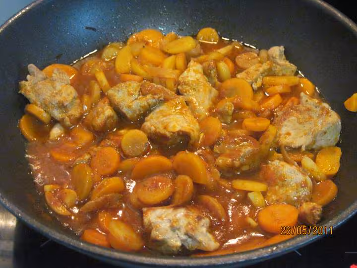 Saute de porc aux carottes meli melo en sauce