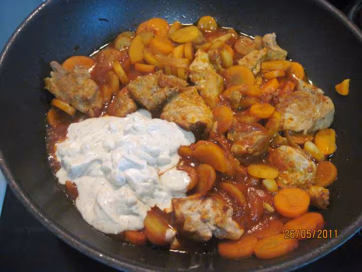 Saute de porc aux carottes meli melo en sauce