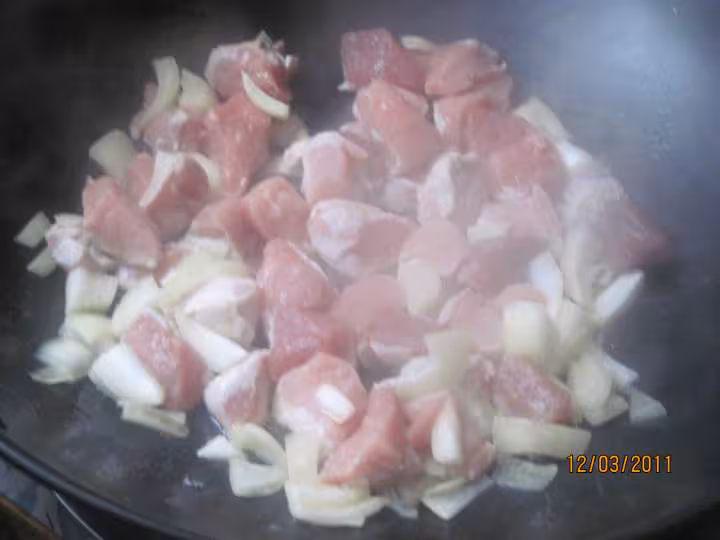 Saute de porc aux des de legumes tikka massala